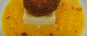 Crème de courge, vieille mimolette, et oeuf pané.