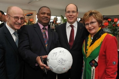 S.A.S. le Prince Albert II, Mme Helen Zille, premier ministre de la province du Cap-Occidental, M. Daniel Plato, Maire de Cape Town et M. Wilfried Lemke, conseiller spécial auprès du Secrétaire Général des Nations Unies pour le développement du Spor S.A.S. le Prince Albert II, Mme Helen Zille, premier ministre de la province du Cap-Occidental, M. Daniel Plato, Maire de Cape Town et M. Wilfried Lemke, conseiller spécial auprès du Secrétaire Général des Nations Unies pour le développement du Spor