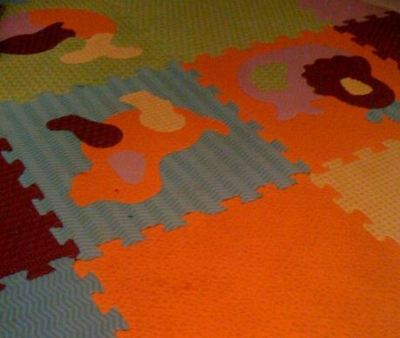 Le danger des tapis puzzles pour enfants