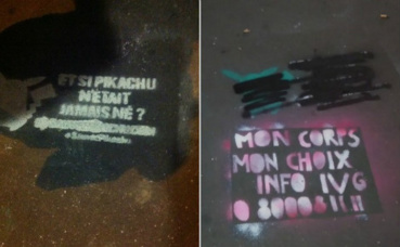 Le message des "Survivants" (à gauche) et la réplique du collectif féministe (à droite). Photos prises par l'auteur.