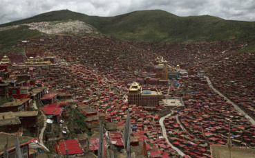 Larung Gar. Photo (c) Valerian Guillot Larung Gar. Photo (c) Valerian Guillot