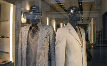 Vitrine d'une boutique Saint-Laurent. Photo (c) Argenberg Vitrine d'une boutique Saint-Laurent. Photo (c) Argenberg