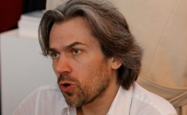 Aymeric Caron, parrain de la marche genevoise. Photo (c) Pierre-Yves Beaudouin Aymeric Caron, parrain de la marche genevoise. Photo (c) Pierre-Yves Beaudouin