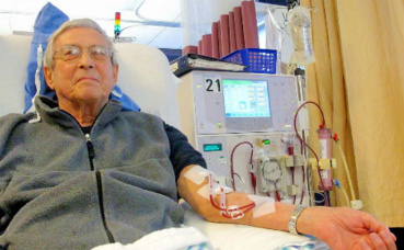 Patient recevant une dialyse. Photo (c) Anna Frodesiak Patient recevant une dialyse. Photo (c) Anna Frodesiak