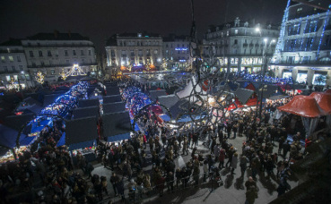 Le Marché de Noël sur la place du Ralliement. Photo courtoisie (c) Mairie d'Angers