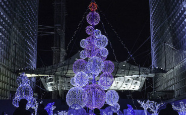 Décoration de Noël à l'Arche de la Défense. Photo (c) Jakub Szypulka Décoration de Noël à l'Arche de la Défense. Photo (c) Jakub Szypulka