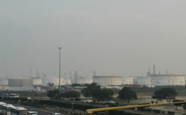 La raffinerie de pétrole Mina Al Ahmadi, au sud du Koweït. Photo (c) Bulent Inan. La raffinerie de pétrole Mina Al Ahmadi, au sud du Koweït. Photo (c) Bulent Inan.