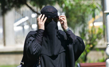 Femme en niqab. Photo (c) Antoine Taveneaux