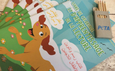 Livre de coloriage et d'apprentissage de la lecture distribué par PETA. Illustration (c) PETA Livre de coloriage et d'apprentissage de la lecture distribué par PETA. Illustration (c) PETA