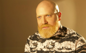 Cliquez ici pour accéder à la page de l'artiste