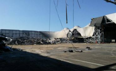 La destruction totale du bâtiment devrait s'achever d'ici début mai 2017. Photo (c) Julie Cartelier La destruction totale du bâtiment devrait s'achever d'ici début mai 2017. Photo (c) Julie Cartelier