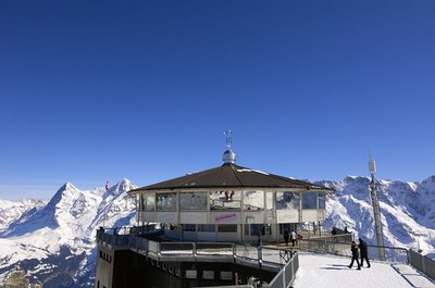 Le restaurant Piz Gloria dans les Alpes bernoises. Photo (c) DR