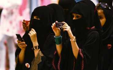 Saoudiennes à Riyad. Photo (c) Tribes of the World