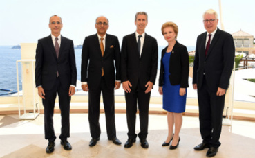 S.E.M. Rupert Schlegelmilch, S.E.M. Moin ul Haque, Gilles Tonelli, S.E.Mme Carmen Maria Gallardo Hernandez et S.E.M. Imants Viesturs Liegis. Photo courtoisie (c) Manuel Vitali / DC S.E.M. Rupert Schlegelmilch, S.E.M. Moin ul Haque, Gilles Tonelli, S.E.Mme Carmen Maria Gallardo Hernandez et S.E.M. Imants Viesturs Liegis. Photo courtoisie (c) Manuel Vitali / DC