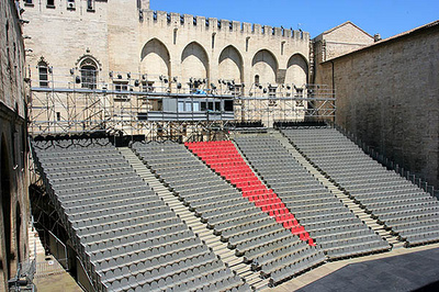 La cour d'honneur du Palais des Papes à Avignon