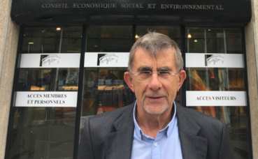 Jean-Louis Joseph devant le CESE à Paris. Photo d'archives personnelles. Jean-Louis Joseph devant le CESE à Paris. Photo d'archives personnelles.