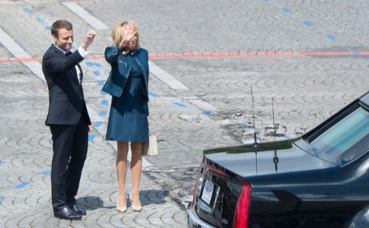 Le couple présidentiel français au départ du couple présidentiel américain. Photo (c) Dominique Pineiro