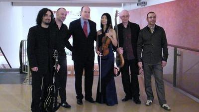 Les musiciens de la formation ZHANGOMUSIQ avec SAS le prince Albert II de Monaco. Photo (c) Eva Esztergar / CAP 3D