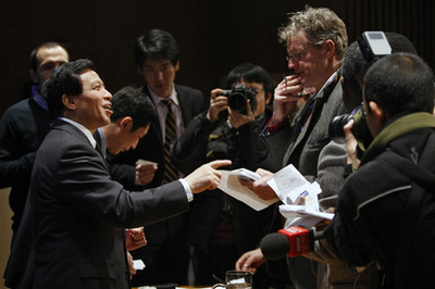 Zhang Yesui lors de la conférence de presse du 5 janvier 2010 (c) UN Photo / Paulo Filgueiras