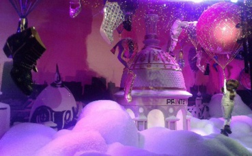 Vitrine de Noël du Printemps. Photo prise par Sarah Barreiros. Vitrine de Noël du Printemps. Photo prise par Sarah Barreiros.