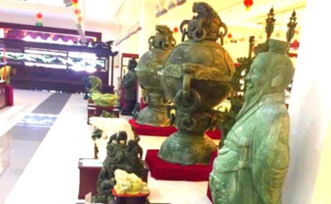 Sculptures en jade. Photo prise par Sarah Barreiros. Sculptures en jade. Photo prise par Sarah Barreiros.