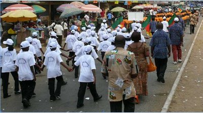 Un défilé pendant la fête de la jeunesse à Edéa (c) DR