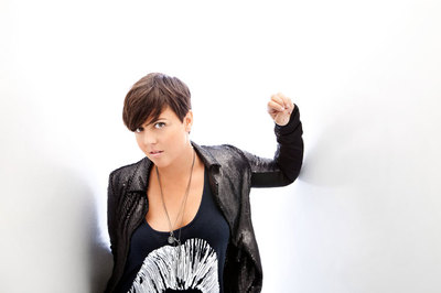 Cliquez sur l'image pour accéder à la page de tous les cd-s et téléchargement d'Ariane Moffatt sur Amazon