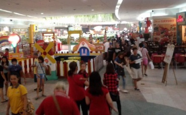 Centre commerciale à Manille. Photo prise par Sarah Barreiros. Centre commerciale à Manille. Photo prise par Sarah Barreiros.