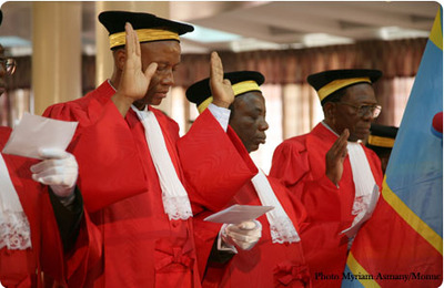 Des magistrats de la RDC en train de prêter serment