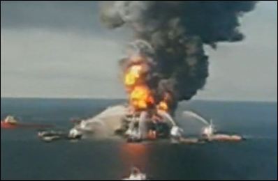 MAREE NOIRE: L'explosion d'une plate-forme pétrolière aux Etats-Unis