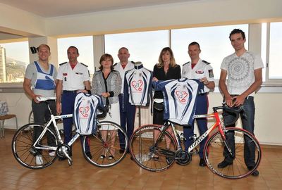 FIGHT AIDS MONACO: Les Carabiniers cyclistes porteront le logo de l'association de la Princesse Stéphanie