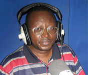 Floribert Chebeya dans les studios de Radio Okapi, en RDC. Photo (c) DR