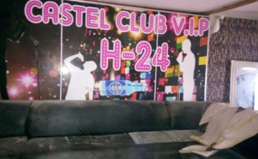 Club à Conakry. Photo (c) Boubacar Barry. Club à Conakry. Photo (c) Boubacar Barry.