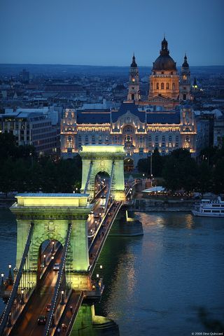 Le pont des Chaînes à Budapest, Il conte di Luna, de Brescia, le 8 août 2008