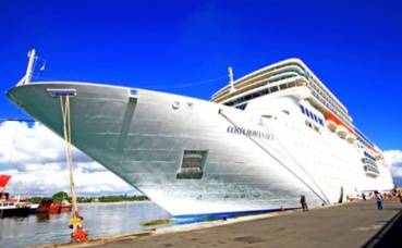 Paquebot à quai. Photo prise par l'auteur. Paquebot à quai. Photo prise par l'auteur.