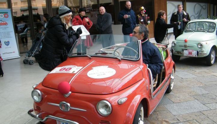 Journée Monégasque des Nez Rouges 2010: Les FIAT 500 d'époque à Monaco pour Les enfants de Frankie