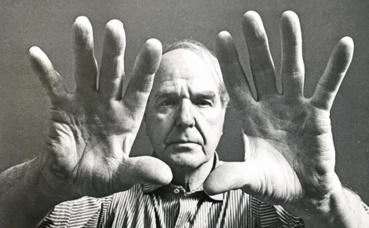 Les mains sculptrice d'Henry Moore photographiées par John Hedgecoe en 1966. Photo du cliché exposé (c) Charlotte Service-Longépé