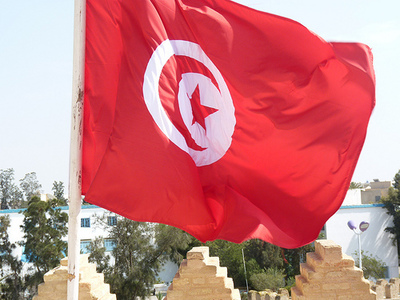 Drapeau tunisien. Photo (c) Bellyglad