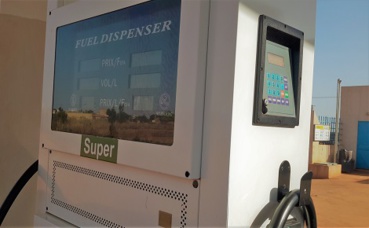 Le super 91 passe de 602 F CFA à 677 F CFA à la pompe. Photo (c) Alida Wendmanegda Tapsoba Le super 91 passe de 602 F CFA à 677 F CFA à la pompe. Photo (c) Alida Wendmanegda Tapsoba