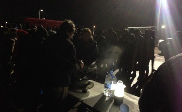 Distribution de nourriture à Ouistreham par les bénévoles. Photo (c) J. Cridling Distribution de nourriture à Ouistreham par les bénévoles. Photo (c) J. Cridling
