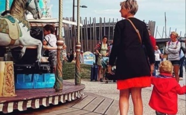 Une mère et son enfant à Saint-Malo. Photo (c) Nour Mezouane Une mère et son enfant à Saint-Malo. Photo (c) Nour Mezouane