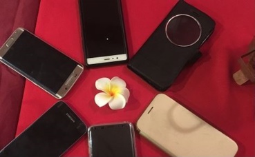 Un jeu à faire entre amis, ou pas... Photo (c) Anne-Sophie Leroy Un jeu à faire entre amis, ou pas... Photo (c) Anne-Sophie Leroy