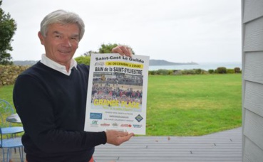 Jean-René Dumin a initié le bain de la Saint-Sylvestre à Saint-Cast. Photo (c) Cindy Giraud Jean-René Dumin a initié le bain de la Saint-Sylvestre à Saint-Cast. Photo (c) Cindy Giraud