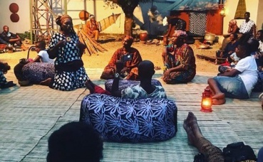 Le Café des conteurs, avec Petit Tonton. Photo (c) Boubacar Barry Le Café des conteurs, avec Petit Tonton. Photo (c) Boubacar Barry