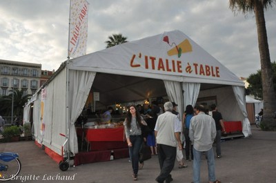 L'ITALIE A TABLE AVEC LES COULEURS TRICOLORES A NICE