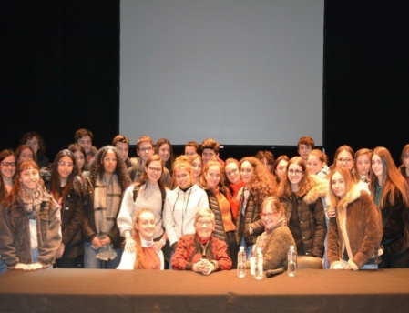 Les étudiants ont pu échanger avec la rescapée. Photo (c) Frédérique Gelas
