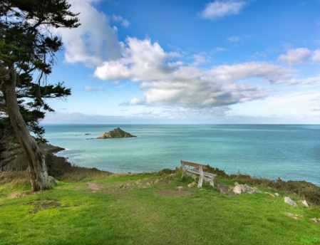 Point de vue sur le chemin des douaniers, Pléneuf Val André. (c) Nalofoto. Point de vue sur le chemin des douaniers, Pléneuf Val André. (c) Nalofoto.
