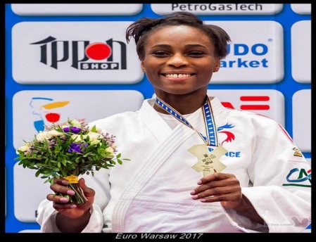 Priscilla GNETO reçoit la médaille d'or aux championnats d'Europe à Varsovie en 2017 (c)European Judo Union