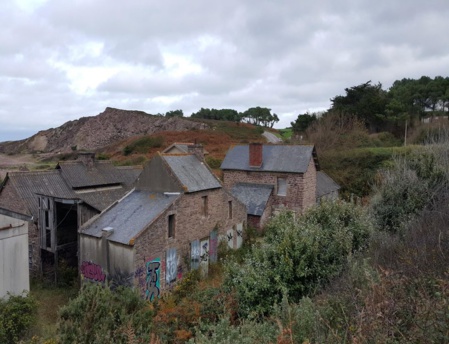 Situé à 8 km du Cap Fréhel, les bâtiments du Routin sont à l'état d'abandon. (c) DR. Situé à 8 km du Cap Fréhel, les bâtiments du Routin sont à l'état d'abandon. (c) DR.