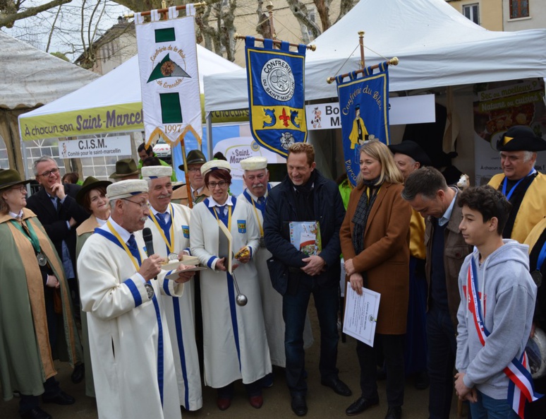 Intronisations par la Confrérie du Saint-Marcellin (c) Frédérique Gelas Intronisations par la Confrérie du Saint-Marcellin (c) Frédérique Gelas